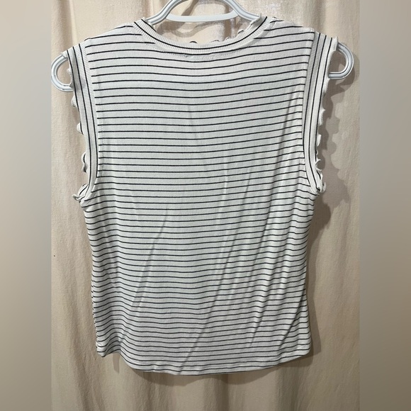 Ribbed white and black striped shirt, ruffle details - Picture 2 of 5